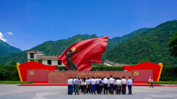 Z6尊龙凯时集团党委组织发展主题教育想书班现场讲授暨 集团总部“七·一”主题党日活动