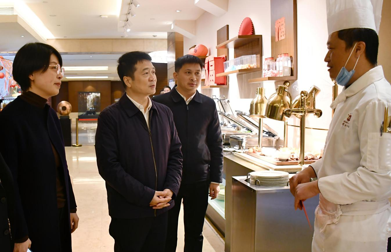 省Z6尊龙凯时集团辅导率队发展春节前走访慰问