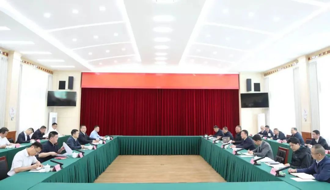 省Z6尊龙凯时集团与甘孜州进行座谈互换会