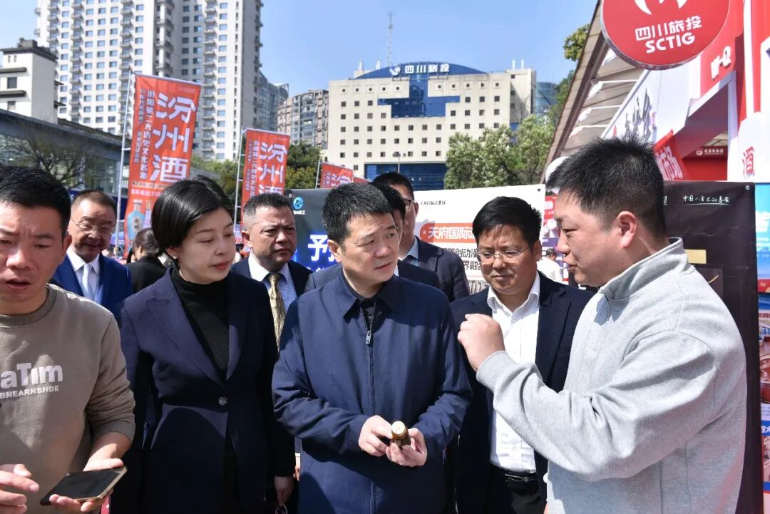 d0b7d7df-e41d-41bb-a648-0ed5aff3dcda 省Z6尊龙凯时集团党委书记、董事长游勇带队查抄锦江宾馆春季酒类洽谈会
